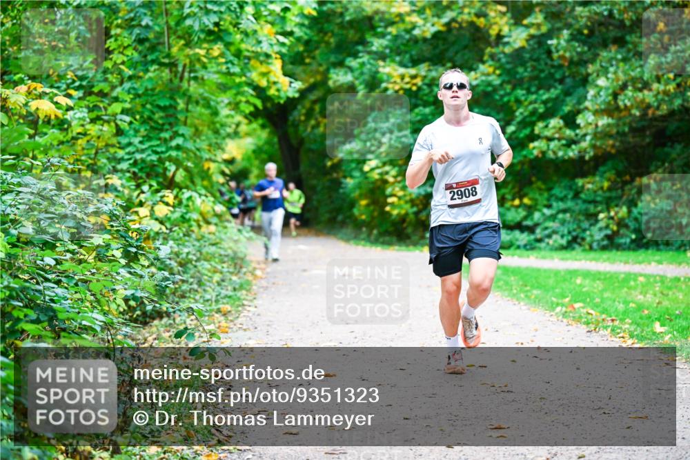 12.10.2025 - Bramfelder Halbmarathon 2025 Dr. Thomas Lammeyer http://msf.ph/oto/9351323 12.10.2025 10:38:37 Laufen 2908 meine-sportfotos.de