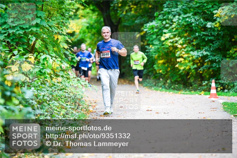 12.10.2025 - Bramfelder Halbmarathon 2025 Dr. Thomas Lammeyer http://msf.ph/oto/9351332 12.10.2025 10:38:39 Laufen 2840 meine-sportfotos.de