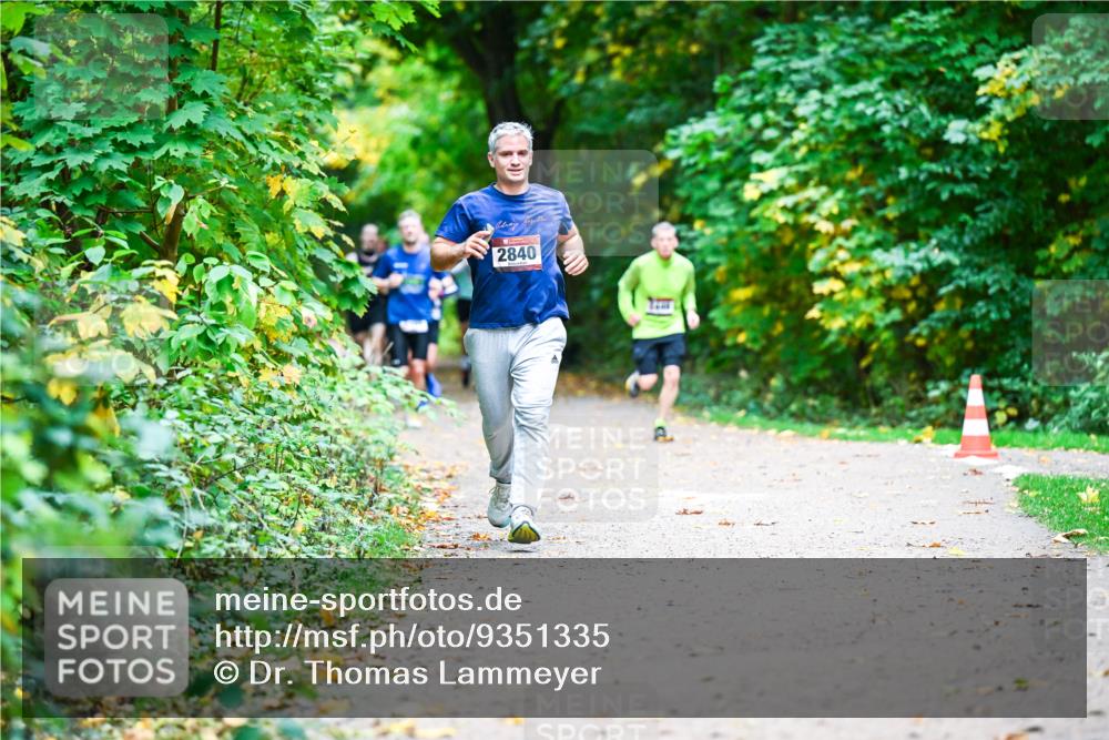 12.10.2025 - Bramfelder Halbmarathon 2025 Dr. Thomas Lammeyer http://msf.ph/oto/9351335 12.10.2025 10:38:40 Laufen 2840 meine-sportfotos.de