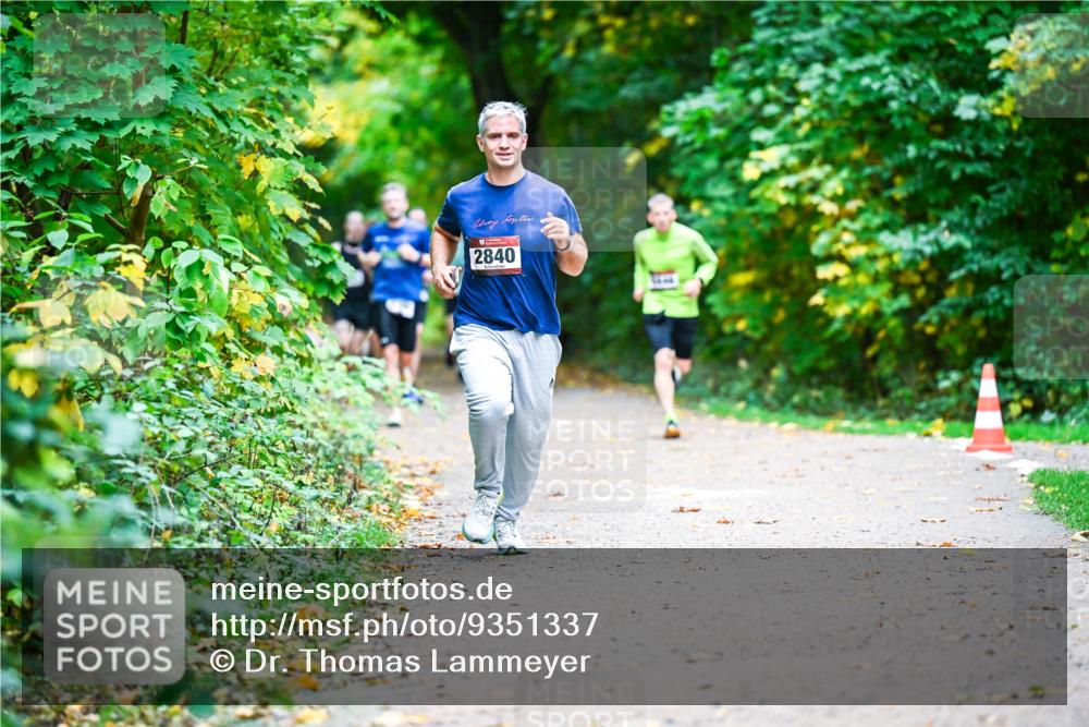 12.10.2025 - Bramfelder Halbmarathon 2025 Dr. Thomas Lammeyer http://msf.ph/oto/9351337 12.10.2025 10:38:40 Laufen 2840 meine-sportfotos.de