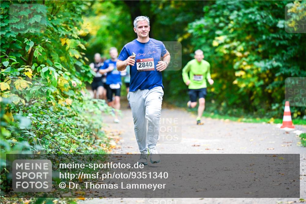 12.10.2025 - Bramfelder Halbmarathon 2025 Dr. Thomas Lammeyer http://msf.ph/oto/9351340 12.10.2025 10:38:40 Laufen 2840 meine-sportfotos.de