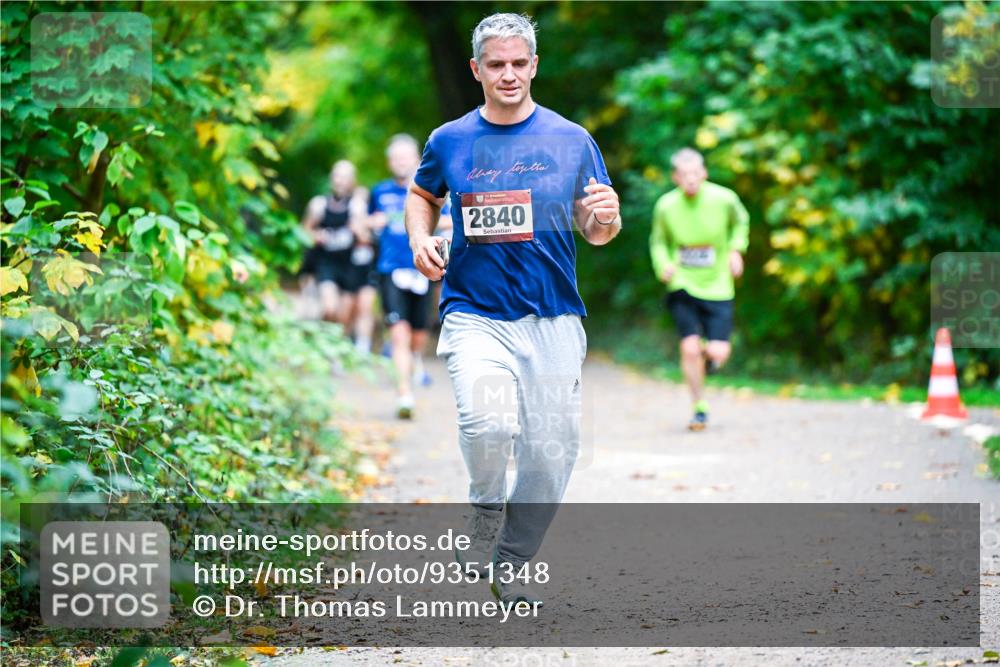 12.10.2025 - Bramfelder Halbmarathon 2025 Dr. Thomas Lammeyer http://msf.ph/oto/9351348 12.10.2025 10:38:41 Laufen 2840 meine-sportfotos.de