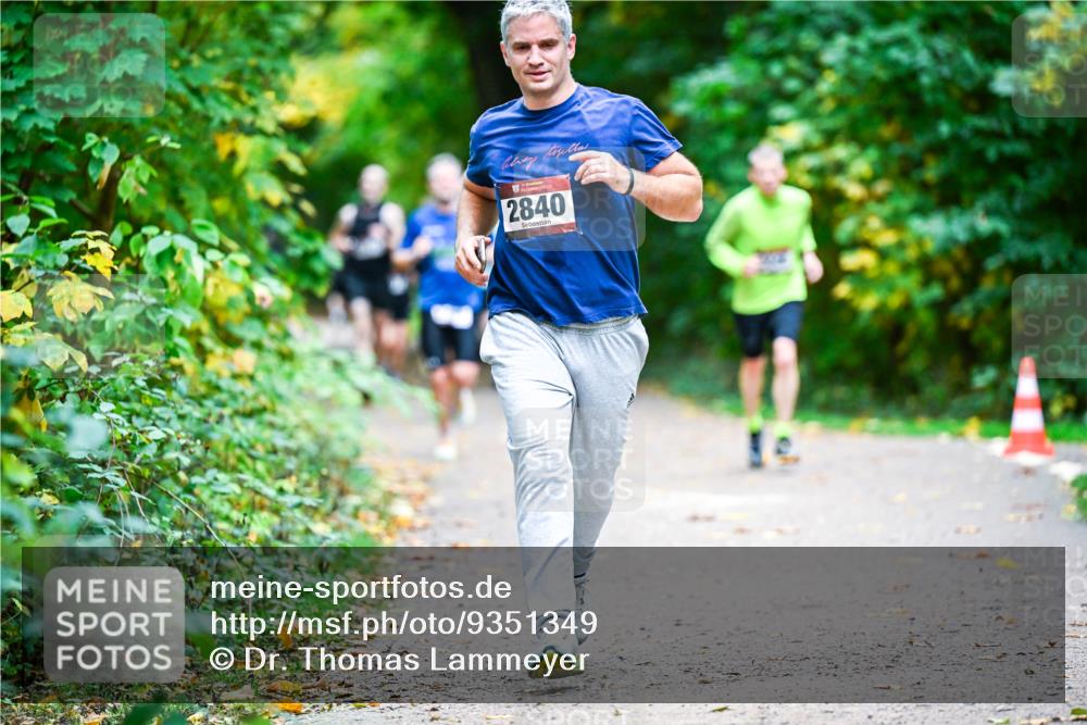 12.10.2025 - Bramfelder Halbmarathon 2025 Dr. Thomas Lammeyer http://msf.ph/oto/9351349 12.10.2025 10:38:42 Laufen 2840 meine-sportfotos.de
