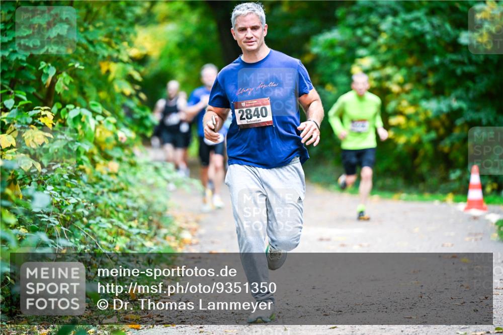 12.10.2025 - Bramfelder Halbmarathon 2025 Dr. Thomas Lammeyer http://msf.ph/oto/9351350 12.10.2025 10:38:42 Laufen 2840 meine-sportfotos.de