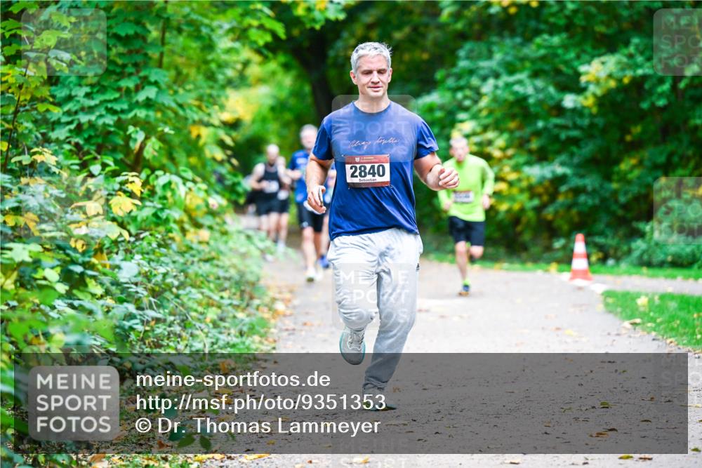 12.10.2025 - Bramfelder Halbmarathon 2025 Dr. Thomas Lammeyer http://msf.ph/oto/9351353 12.10.2025 10:38:42 Laufen 2840 meine-sportfotos.de