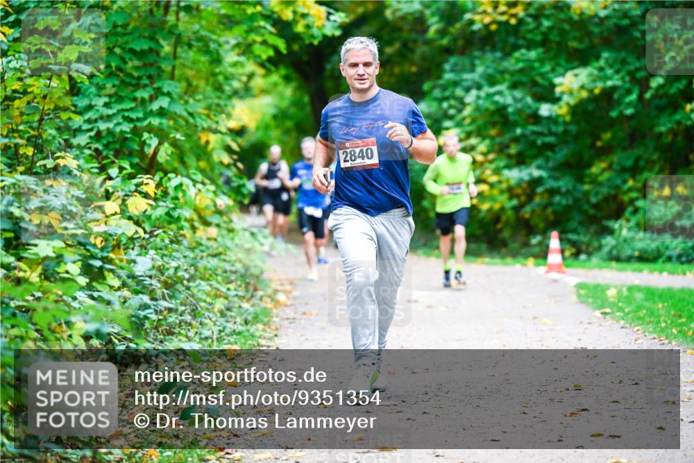 12.10.2025 - Bramfelder Halbmarathon 2025 Dr. Thomas Lammeyer http://msf.ph/oto/9351354 12.10.2025 10:38:42 Laufen 2840 meine-sportfotos.de
