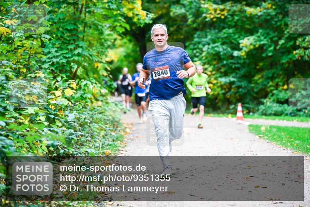 12.10.2025 - Bramfelder Halbmarathon 2025 Dr. Thomas Lammeyer http://msf.ph/oto/9351355 12.10.2025 10:38:42 Laufen 2840 meine-sportfotos.de