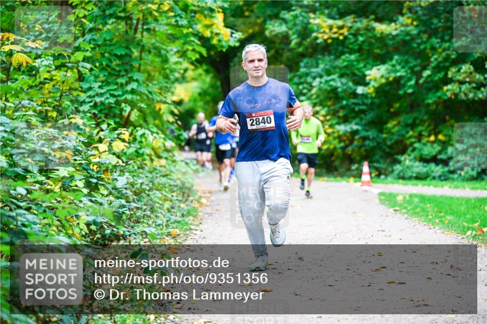 12.10.2025 - Bramfelder Halbmarathon 2025 Dr. Thomas Lammeyer http://msf.ph/oto/9351356 12.10.2025 10:38:42 Laufen 2840 meine-sportfotos.de