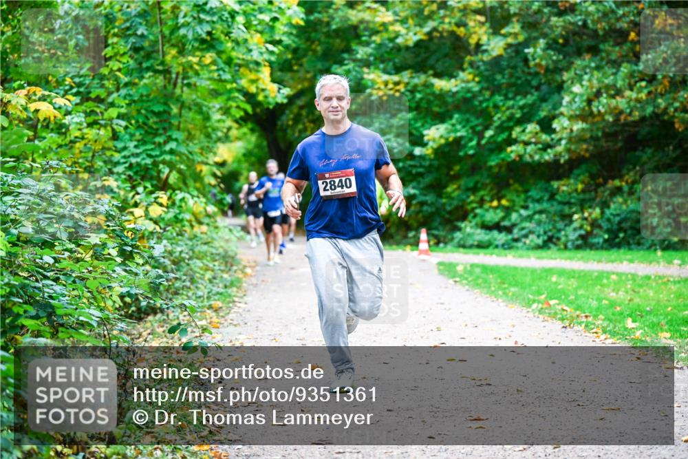 12.10.2025 - Bramfelder Halbmarathon 2025 Dr. Thomas Lammeyer http://msf.ph/oto/9351361 12.10.2025 10:38:43 Laufen 2840 meine-sportfotos.de