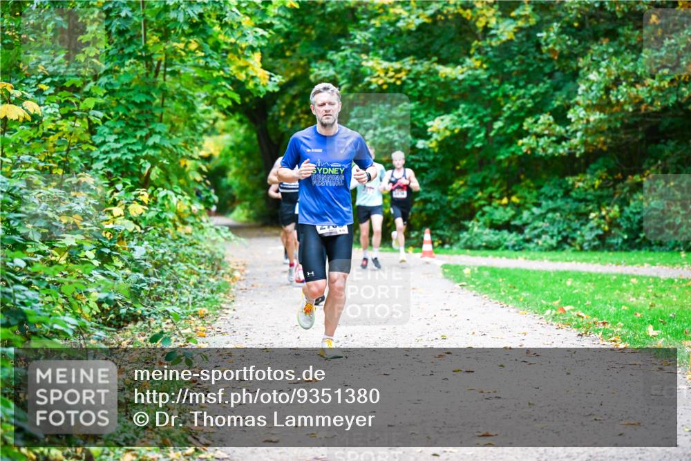 12.10.2025 - Bramfelder Halbmarathon 2025 Dr. Thomas Lammeyer http://msf.ph/oto/9351380 12.10.2025 10:38:48 Laufen 813 meine-sportfotos.de