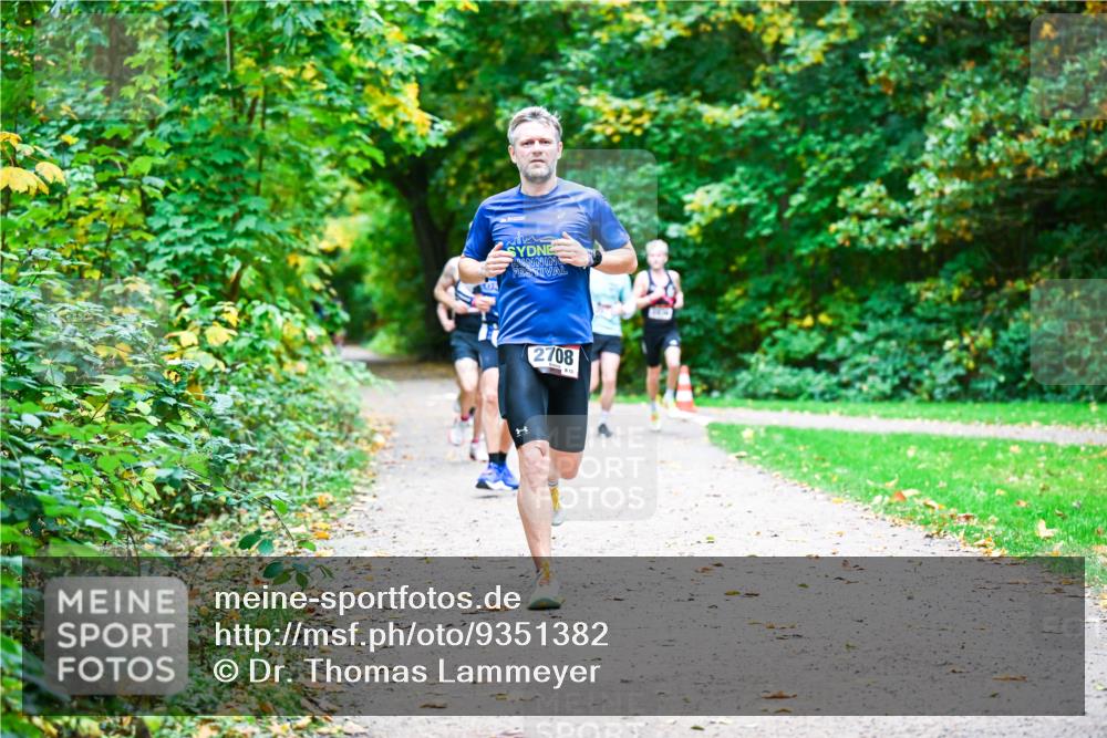 12.10.2025 - Bramfelder Halbmarathon 2025 Dr. Thomas Lammeyer http://msf.ph/oto/9351382 12.10.2025 10:38:48 Laufen 2708 meine-sportfotos.de