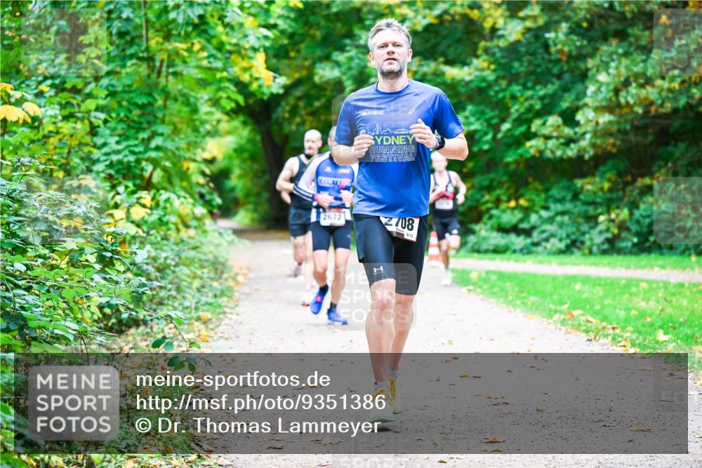 12.10.2025 - Bramfelder Halbmarathon 2025 Dr. Thomas Lammeyer http://msf.ph/oto/9351386 12.10.2025 10:38:49 Laufen 2672, 2708, 1, 813 meine-sportfotos.de