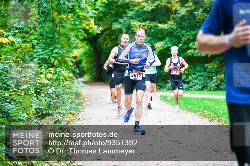 12.10.2025 - Bramfelder Halbmarathon 2025 Dr. Thomas Lammeyer http://msf.ph/oto/9351392 12.10.2025 10:38:50 Laufen 2672, 86, 2936 meine-sportfotos.de