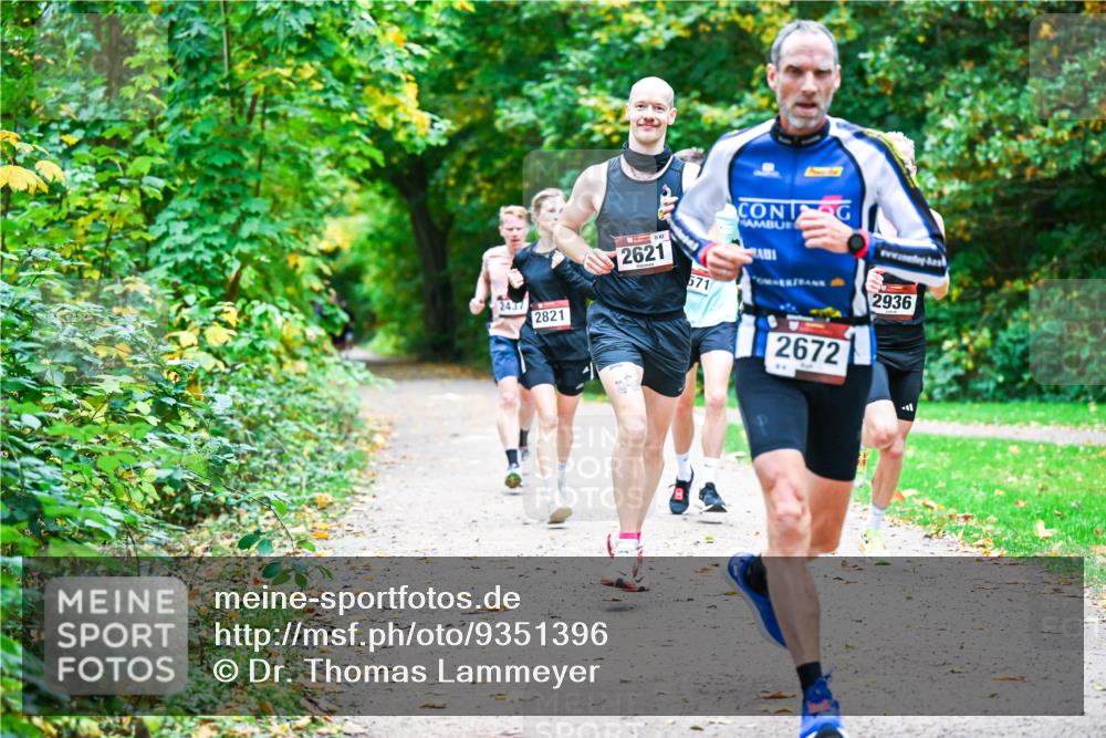 12.10.2025 - Bramfelder Halbmarathon 2025 Dr. Thomas Lammeyer http://msf.ph/oto/9351396 12.10.2025 10:38:51 Laufen 2437, 2821, 2621, 571, 2672, 2936 meine-sportfotos.de