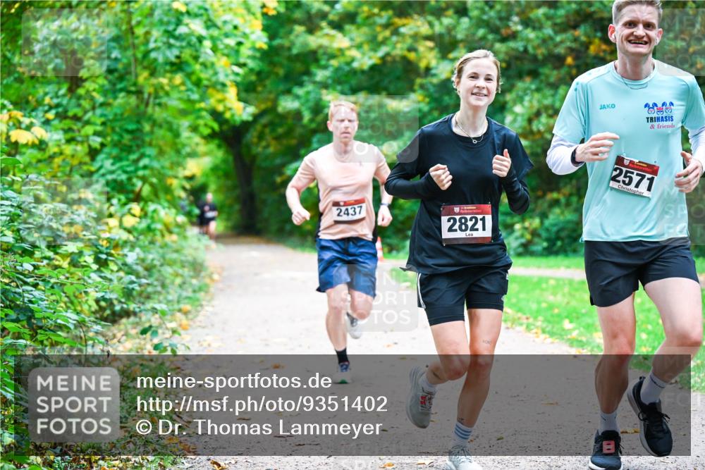 12.10.2025 - Bramfelder Halbmarathon 2025 Dr. Thomas Lammeyer http://msf.ph/oto/9351402 12.10.2025 10:38:53 Laufen 2437, 2821, 2571 meine-sportfotos.de