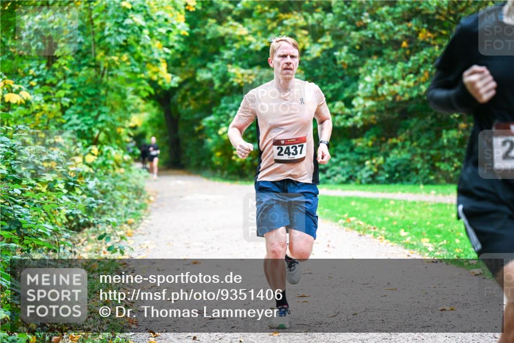 12.10.2025 - Bramfelder Halbmarathon 2025 Dr. Thomas Lammeyer http://msf.ph/oto/9351406 12.10.2025 10:38:54 Laufen 2437, 1741, 2 meine-sportfotos.de