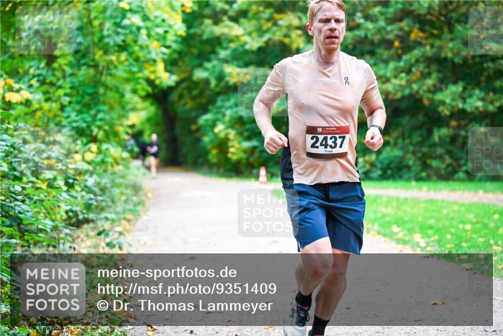 12.10.2025 - Bramfelder Halbmarathon 2025 Dr. Thomas Lammeyer http://msf.ph/oto/9351409 12.10.2025 10:38:55 Laufen 34, 2437 meine-sportfotos.de