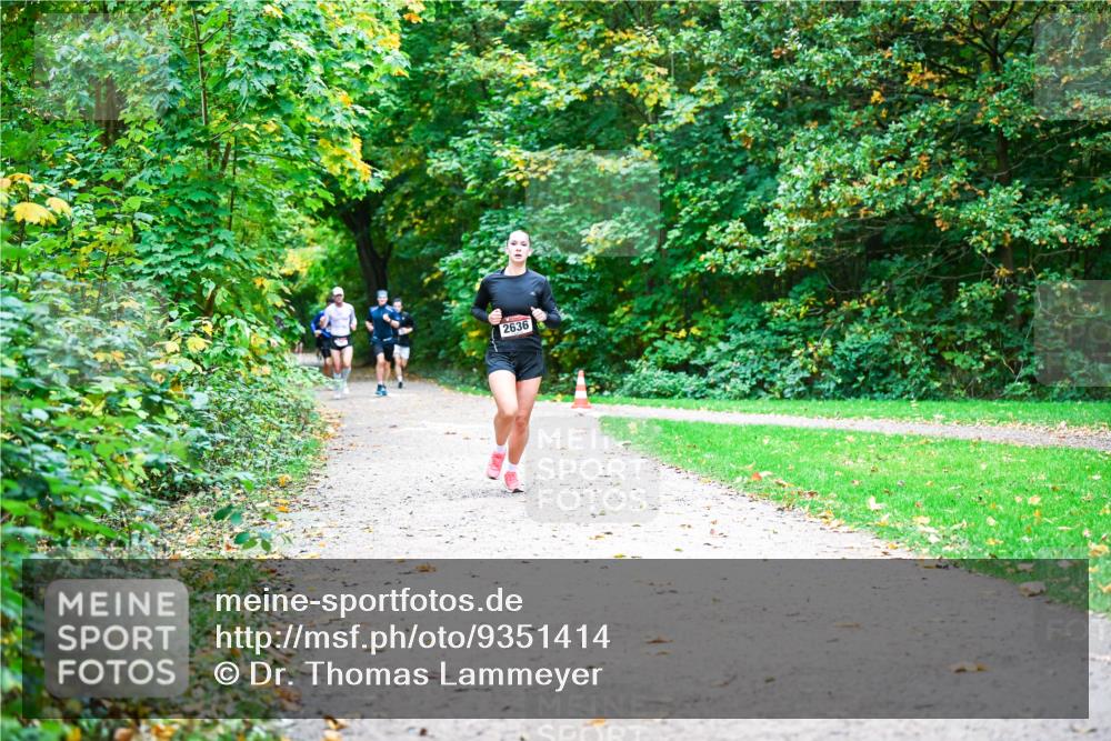 12.10.2025 - Bramfelder Halbmarathon 2025 Dr. Thomas Lammeyer http://msf.ph/oto/9351414 12.10.2025 10:39:01 Laufen 2636 meine-sportfotos.de