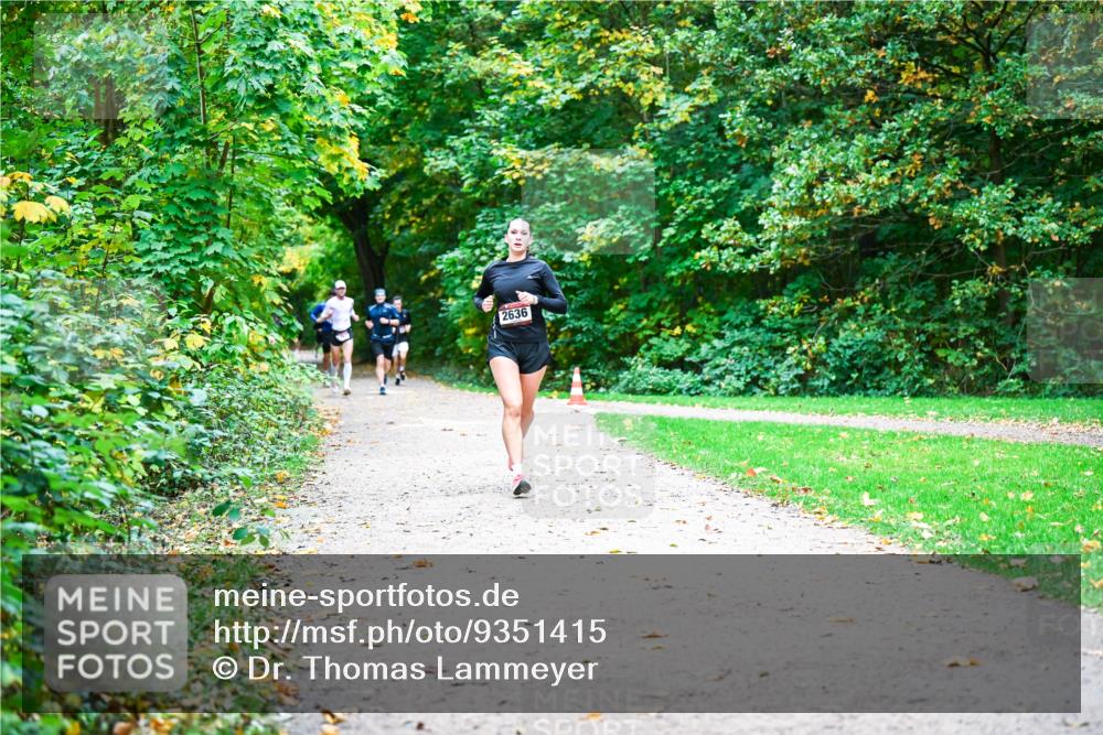 12.10.2025 - Bramfelder Halbmarathon 2025 Dr. Thomas Lammeyer http://msf.ph/oto/9351415 12.10.2025 10:39:01 Laufen 2636 meine-sportfotos.de