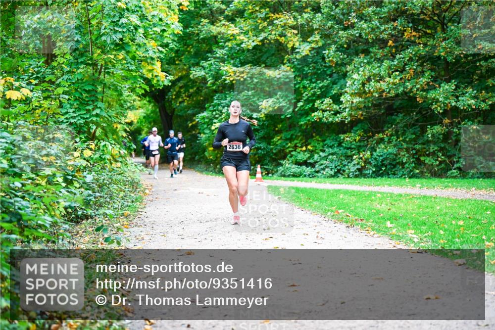 12.10.2025 - Bramfelder Halbmarathon 2025 Dr. Thomas Lammeyer http://msf.ph/oto/9351416 12.10.2025 10:39:02 Laufen 2636 meine-sportfotos.de