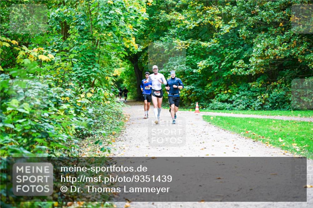 12.10.2025 - Bramfelder Halbmarathon 2025 Dr. Thomas Lammeyer http://msf.ph/oto/9351439 12.10.2025 10:39:06 Laufen 2845 meine-sportfotos.de