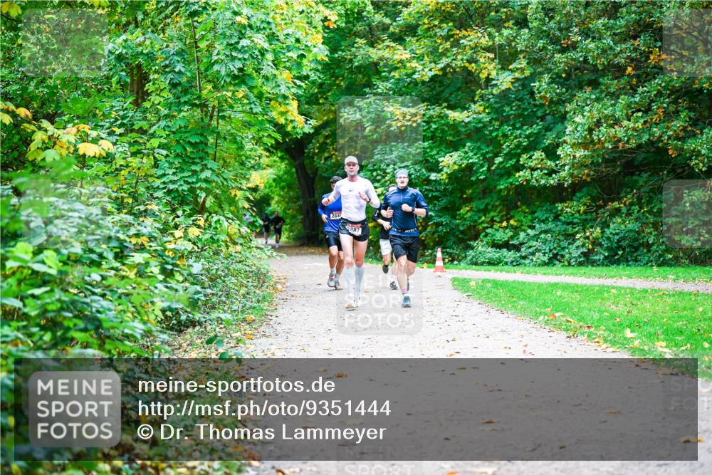 12.10.2025 - Bramfelder Halbmarathon 2025 Dr. Thomas Lammeyer http://msf.ph/oto/9351444 12.10.2025 10:39:07 Laufen 2845, 2887 meine-sportfotos.de