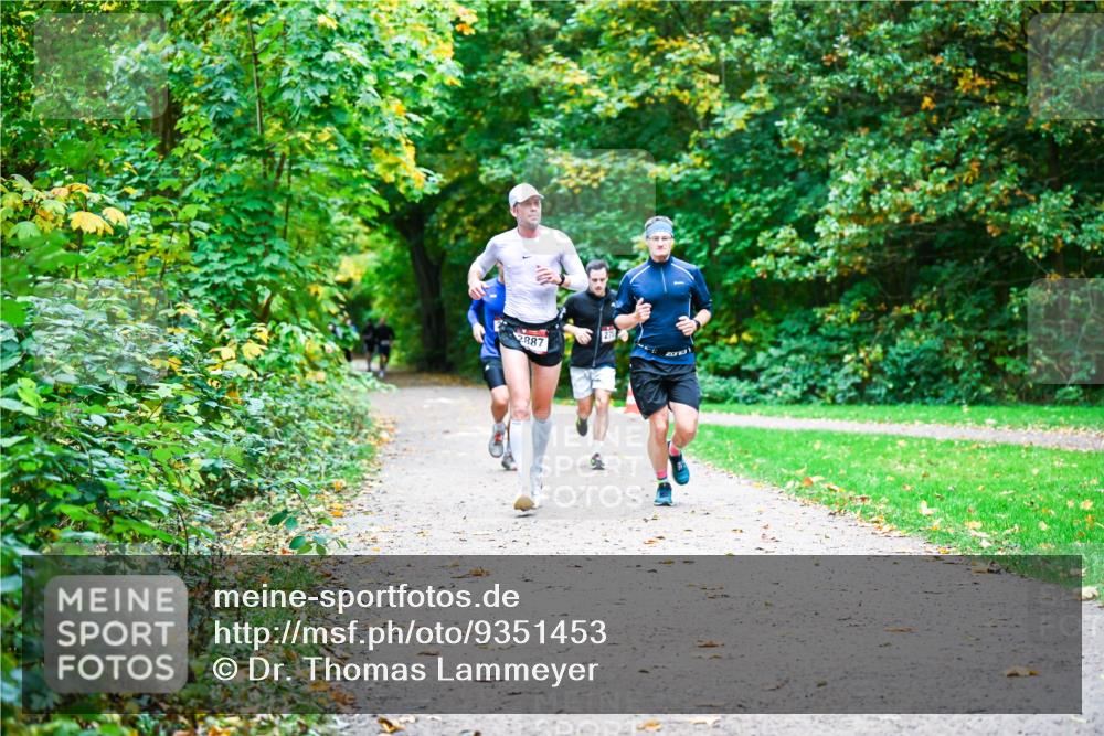 12.10.2025 - Bramfelder Halbmarathon 2025 Dr. Thomas Lammeyer http://msf.ph/oto/9351453 12.10.2025 10:39:08 Laufen 2887 meine-sportfotos.de