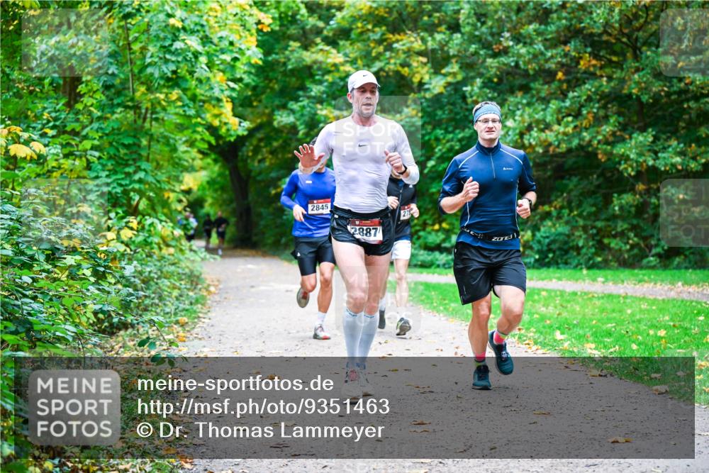 12.10.2025 - Bramfelder Halbmarathon 2025 Dr. Thomas Lammeyer http://msf.ph/oto/9351463 12.10.2025 10:39:10 Laufen 2845, 2887 meine-sportfotos.de