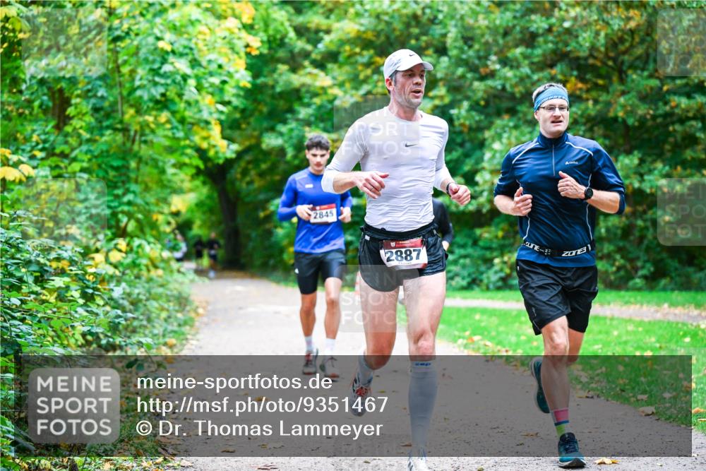 12.10.2025 - Bramfelder Halbmarathon 2025 Dr. Thomas Lammeyer http://msf.ph/oto/9351467 12.10.2025 10:39:10 Laufen 2845, 2887, 3 meine-sportfotos.de