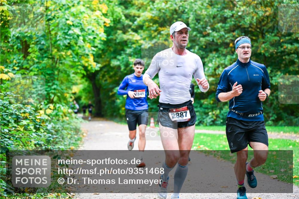 12.10.2025 - Bramfelder Halbmarathon 2025 Dr. Thomas Lammeyer http://msf.ph/oto/9351468 12.10.2025 10:39:10 Laufen 2845, 2887 meine-sportfotos.de