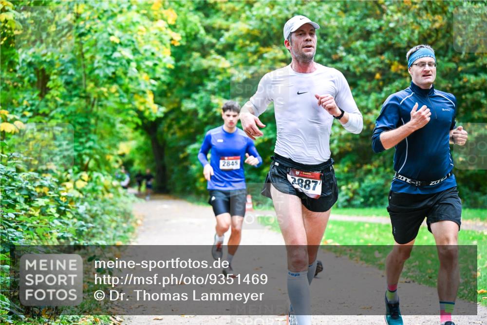 12.10.2025 - Bramfelder Halbmarathon 2025 Dr. Thomas Lammeyer http://msf.ph/oto/9351469 12.10.2025 10:39:10 Laufen 2845, 2887 meine-sportfotos.de