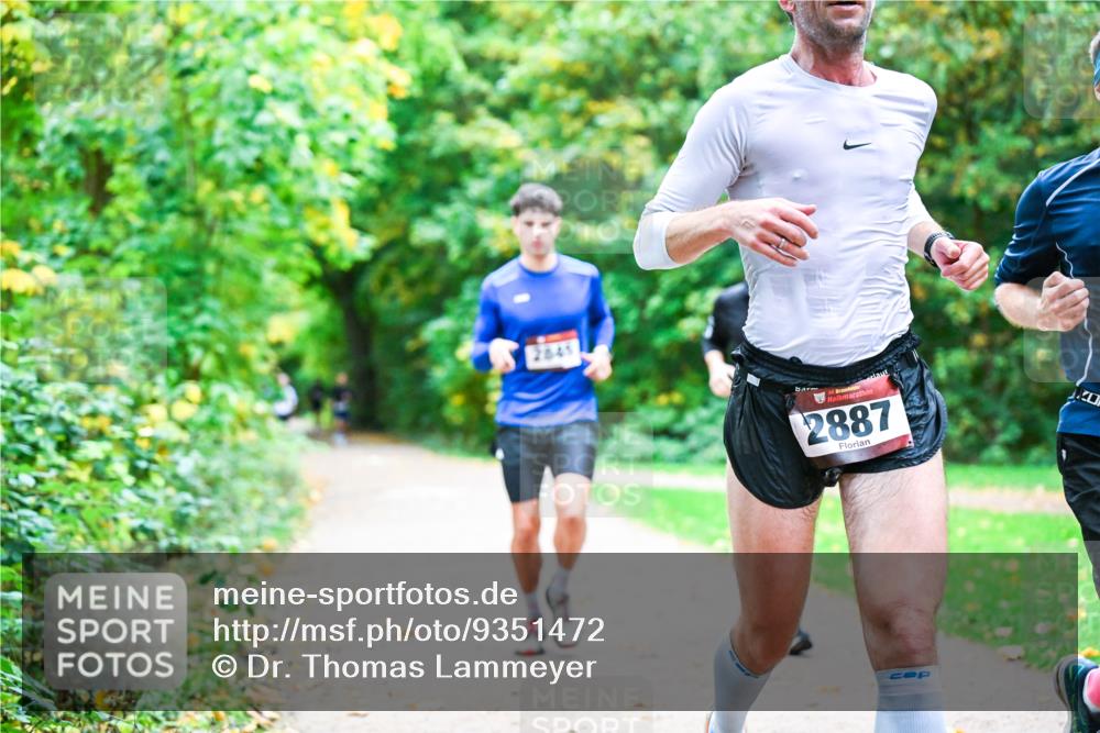 12.10.2025 - Bramfelder Halbmarathon 2025 Dr. Thomas Lammeyer http://msf.ph/oto/9351472 12.10.2025 10:39:11 Laufen 2887 meine-sportfotos.de