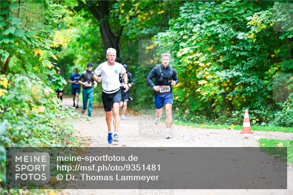 12.10.2025 - Bramfelder Halbmarathon 2025 Dr. Thomas Lammeyer http://msf.ph/oto/9351481 12.10.2025 10:39:17 Laufen 2895 meine-sportfotos.de