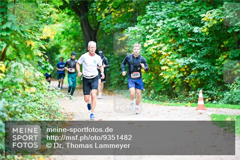 12.10.2025 - Bramfelder Halbmarathon 2025 Dr. Thomas Lammeyer http://msf.ph/oto/9351482 12.10.2025 10:39:17 Laufen 2895 meine-sportfotos.de