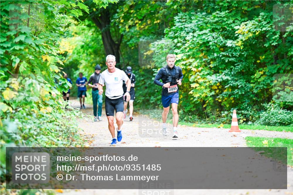 12.10.2025 - Bramfelder Halbmarathon 2025 Dr. Thomas Lammeyer http://msf.ph/oto/9351485 12.10.2025 10:39:18 Laufen 2895 meine-sportfotos.de