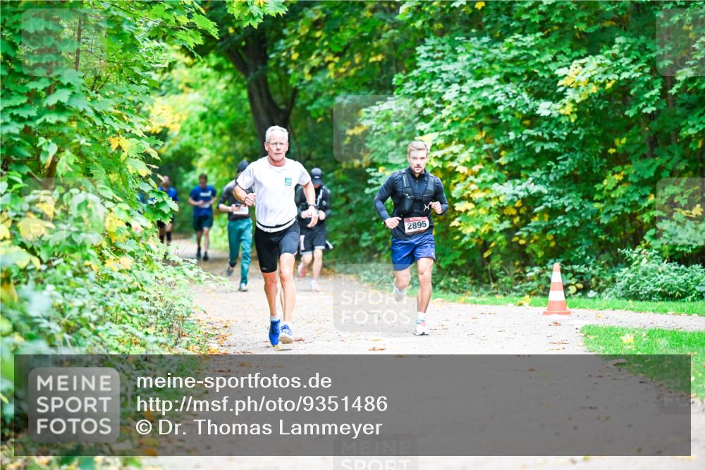 12.10.2025 - Bramfelder Halbmarathon 2025 Dr. Thomas Lammeyer http://msf.ph/oto/9351486 12.10.2025 10:39:18 Laufen 2895 meine-sportfotos.de