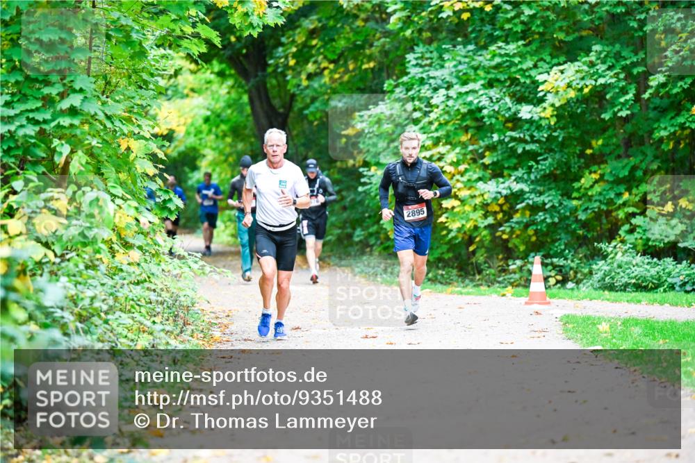 12.10.2025 - Bramfelder Halbmarathon 2025 Dr. Thomas Lammeyer http://msf.ph/oto/9351488 12.10.2025 10:39:18 Laufen 2895 meine-sportfotos.de