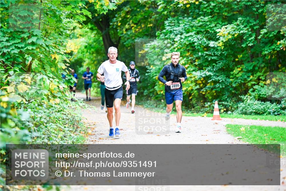 12.10.2025 - Bramfelder Halbmarathon 2025 Dr. Thomas Lammeyer http://msf.ph/oto/9351491 12.10.2025 10:39:18 Laufen 2895 meine-sportfotos.de