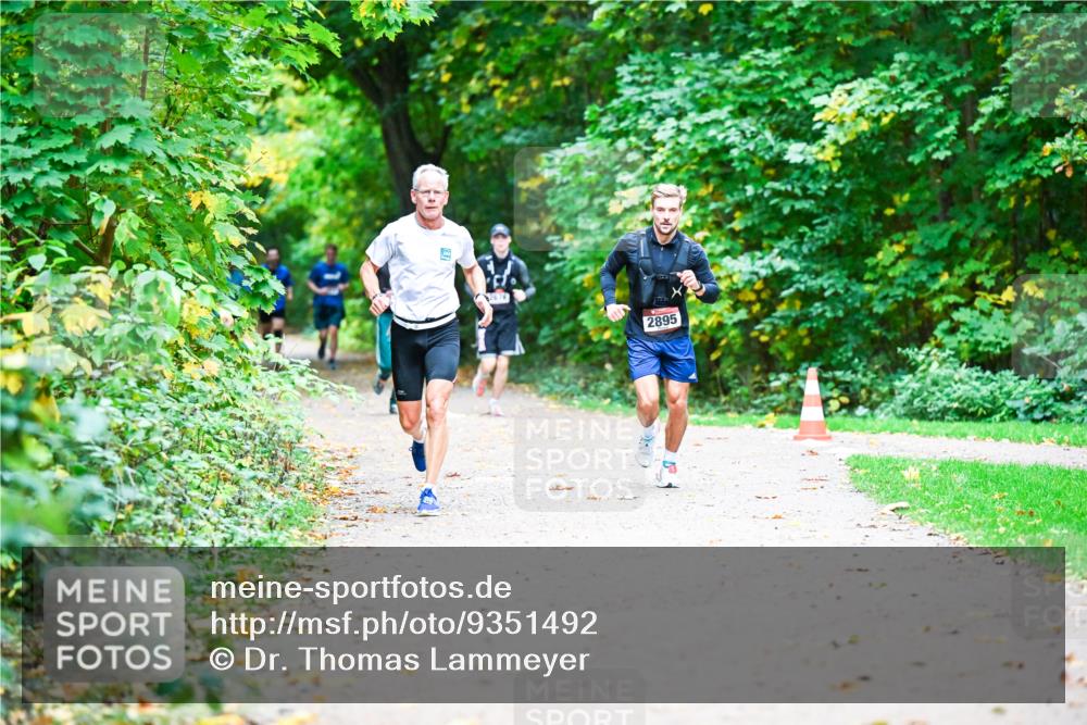 12.10.2025 - Bramfelder Halbmarathon 2025 Dr. Thomas Lammeyer http://msf.ph/oto/9351492 12.10.2025 10:39:19 Laufen 2895 meine-sportfotos.de