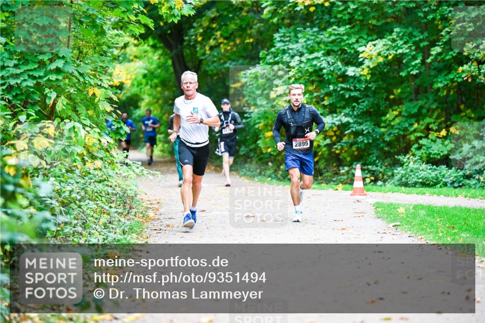 12.10.2025 - Bramfelder Halbmarathon 2025 Dr. Thomas Lammeyer http://msf.ph/oto/9351494 12.10.2025 10:39:19 Laufen 2895 meine-sportfotos.de