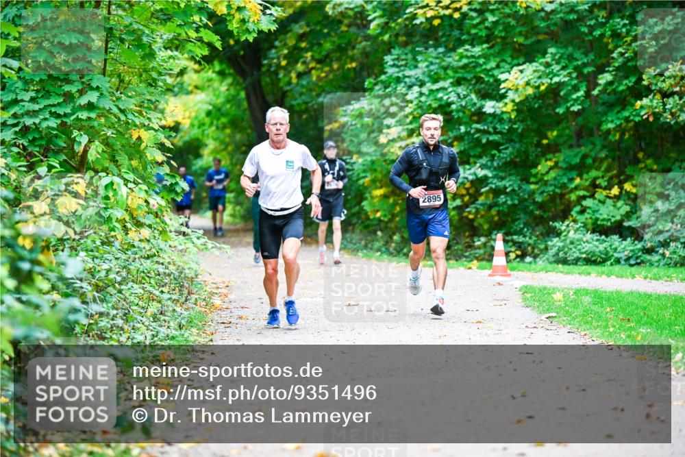 12.10.2025 - Bramfelder Halbmarathon 2025 Dr. Thomas Lammeyer http://msf.ph/oto/9351496 12.10.2025 10:39:19 Laufen 2895 meine-sportfotos.de