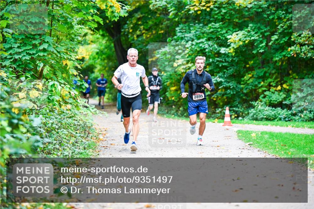 12.10.2025 - Bramfelder Halbmarathon 2025 Dr. Thomas Lammeyer http://msf.ph/oto/9351497 12.10.2025 10:39:19 Laufen 2895 meine-sportfotos.de