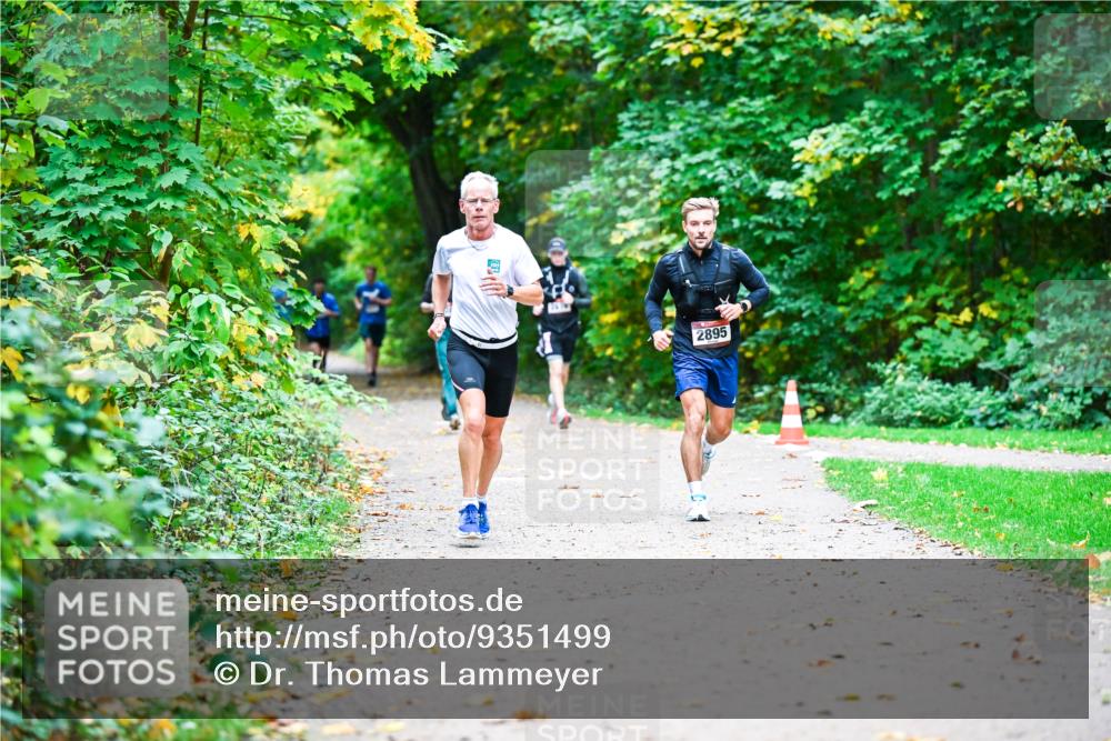 12.10.2025 - Bramfelder Halbmarathon 2025 Dr. Thomas Lammeyer http://msf.ph/oto/9351499 12.10.2025 10:39:19 Laufen 2895 meine-sportfotos.de