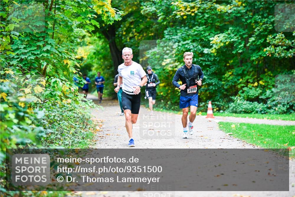 12.10.2025 - Bramfelder Halbmarathon 2025 Dr. Thomas Lammeyer http://msf.ph/oto/9351500 12.10.2025 10:39:20 Laufen 2895 meine-sportfotos.de