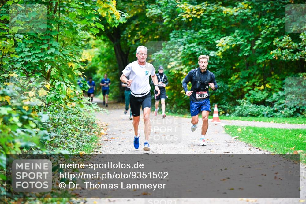 12.10.2025 - Bramfelder Halbmarathon 2025 Dr. Thomas Lammeyer http://msf.ph/oto/9351502 12.10.2025 10:39:20 Laufen 2895 meine-sportfotos.de