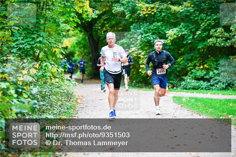 12.10.2025 - Bramfelder Halbmarathon 2025 Dr. Thomas Lammeyer http://msf.ph/oto/9351503 12.10.2025 10:39:20 Laufen 2895 meine-sportfotos.de
