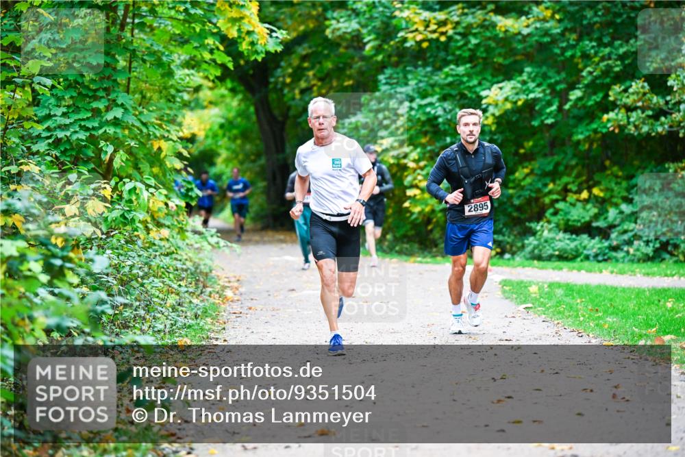 12.10.2025 - Bramfelder Halbmarathon 2025 Dr. Thomas Lammeyer http://msf.ph/oto/9351504 12.10.2025 10:39:20 Laufen 2895 meine-sportfotos.de