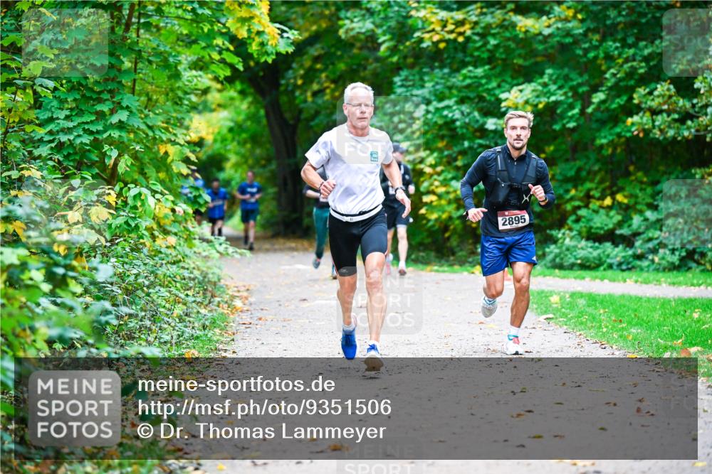 12.10.2025 - Bramfelder Halbmarathon 2025 Dr. Thomas Lammeyer http://msf.ph/oto/9351506 12.10.2025 10:39:21 Laufen 2895 meine-sportfotos.de