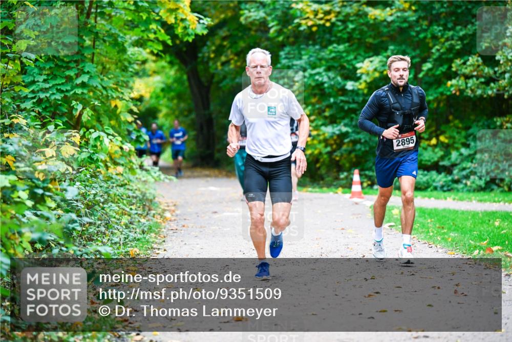 12.10.2025 - Bramfelder Halbmarathon 2025 Dr. Thomas Lammeyer http://msf.ph/oto/9351509 12.10.2025 10:39:21 Laufen 2895 meine-sportfotos.de
