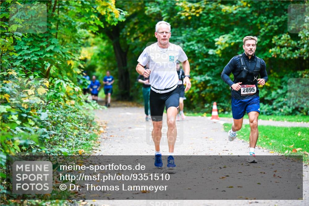 12.10.2025 - Bramfelder Halbmarathon 2025 Dr. Thomas Lammeyer http://msf.ph/oto/9351510 12.10.2025 10:39:21 Laufen 2895 meine-sportfotos.de